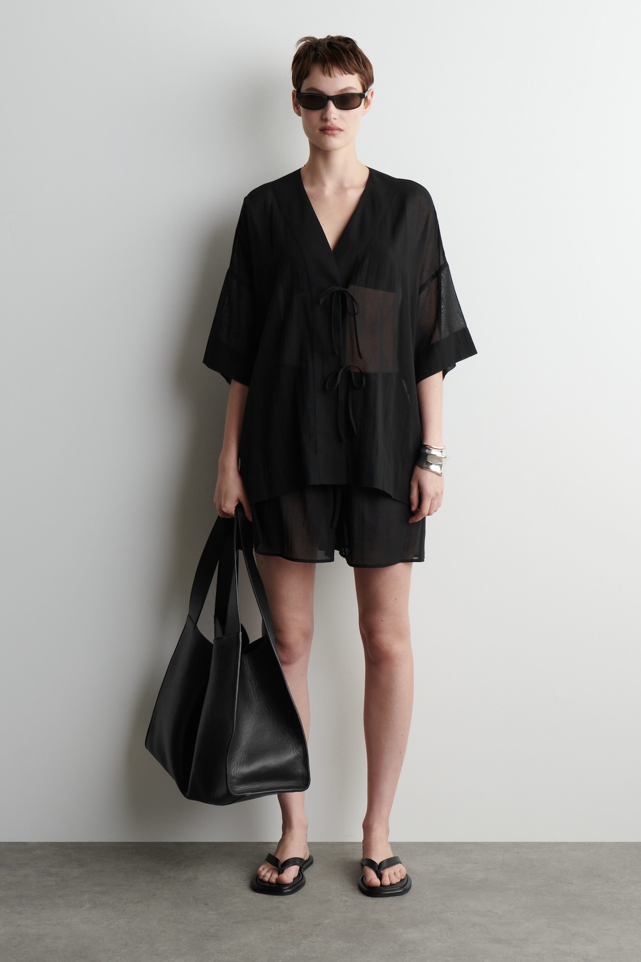 Хлопковые пляжные шорты COS, черный
Хлопковые пляжные шорты COS, черный