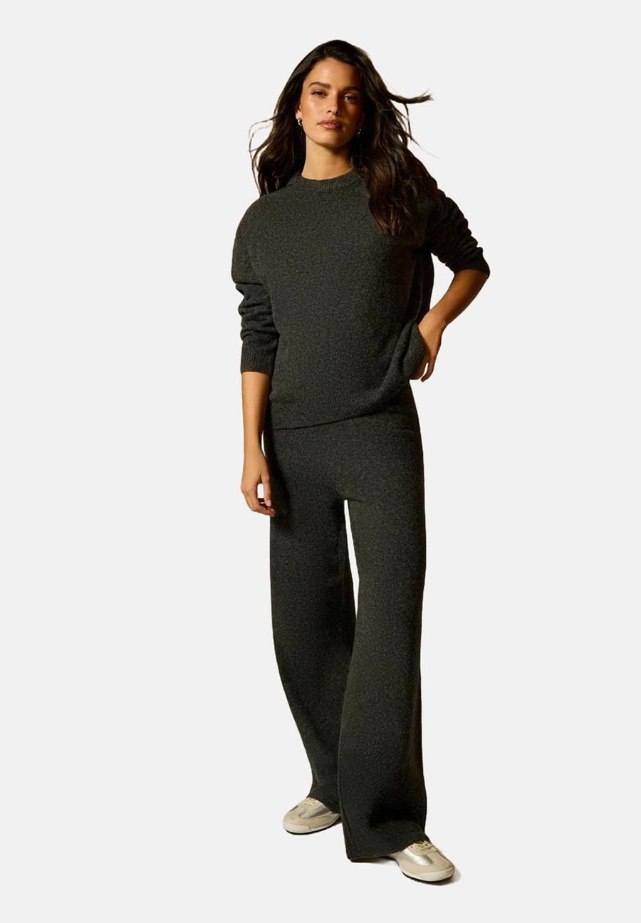 Джемпер New Look CREW NECK MIDWEIGHT , Dark Grey
Джемпер New Look CREW NECK MIDWEIGHT , Dark Grey