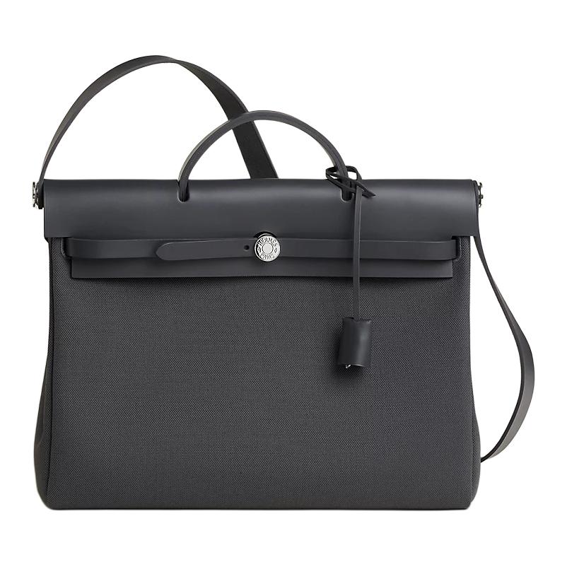 HERMES Сумка-мессенджер из холста с кожаными вставками
HERMES Сумка-мессенджер из холста с кожаными вставками