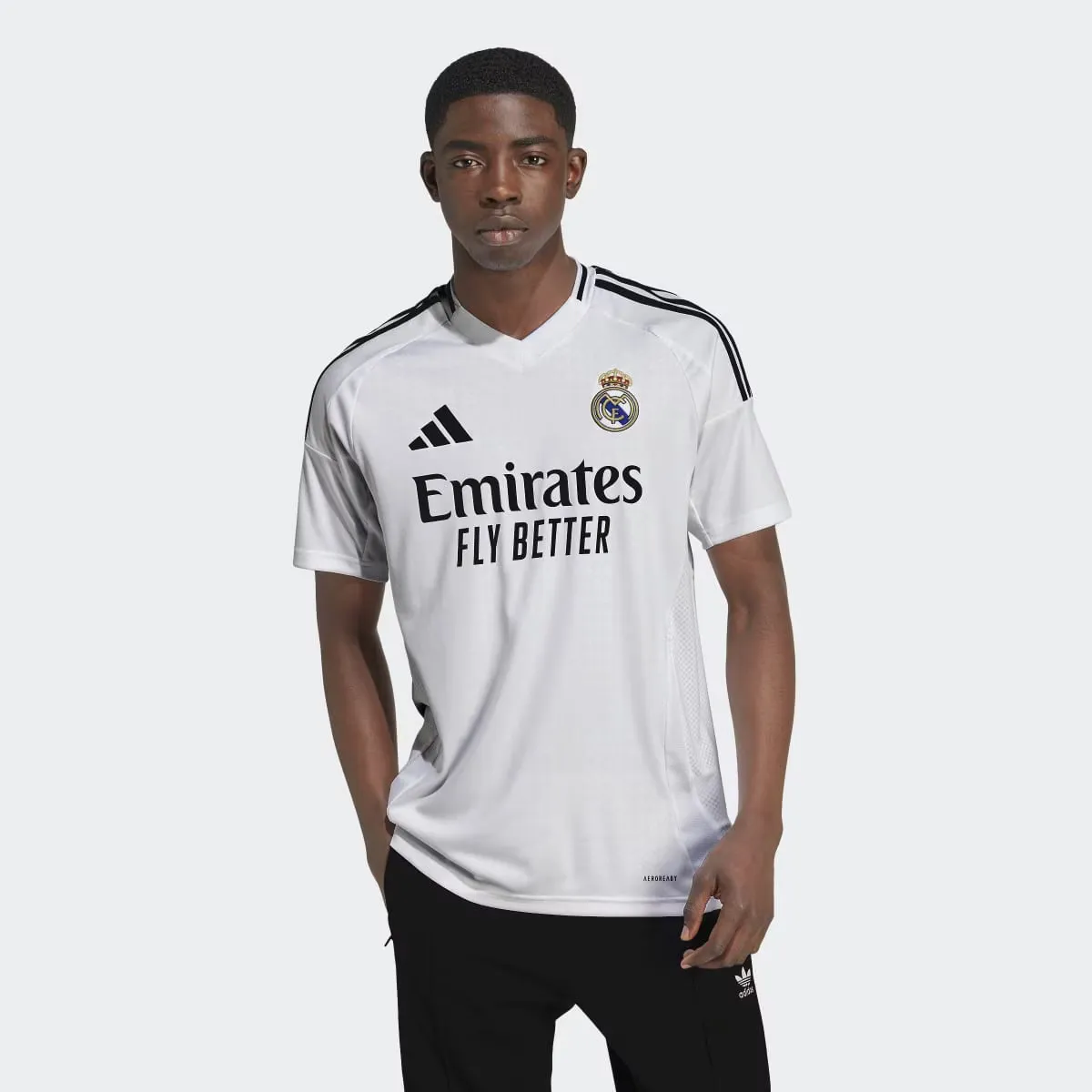 Футбольная майка мужская домашняя Real Madrid 24/25 Adidas, белый
Футбольная майка мужская домашняя Real Madrid 24/25 Adidas, белый