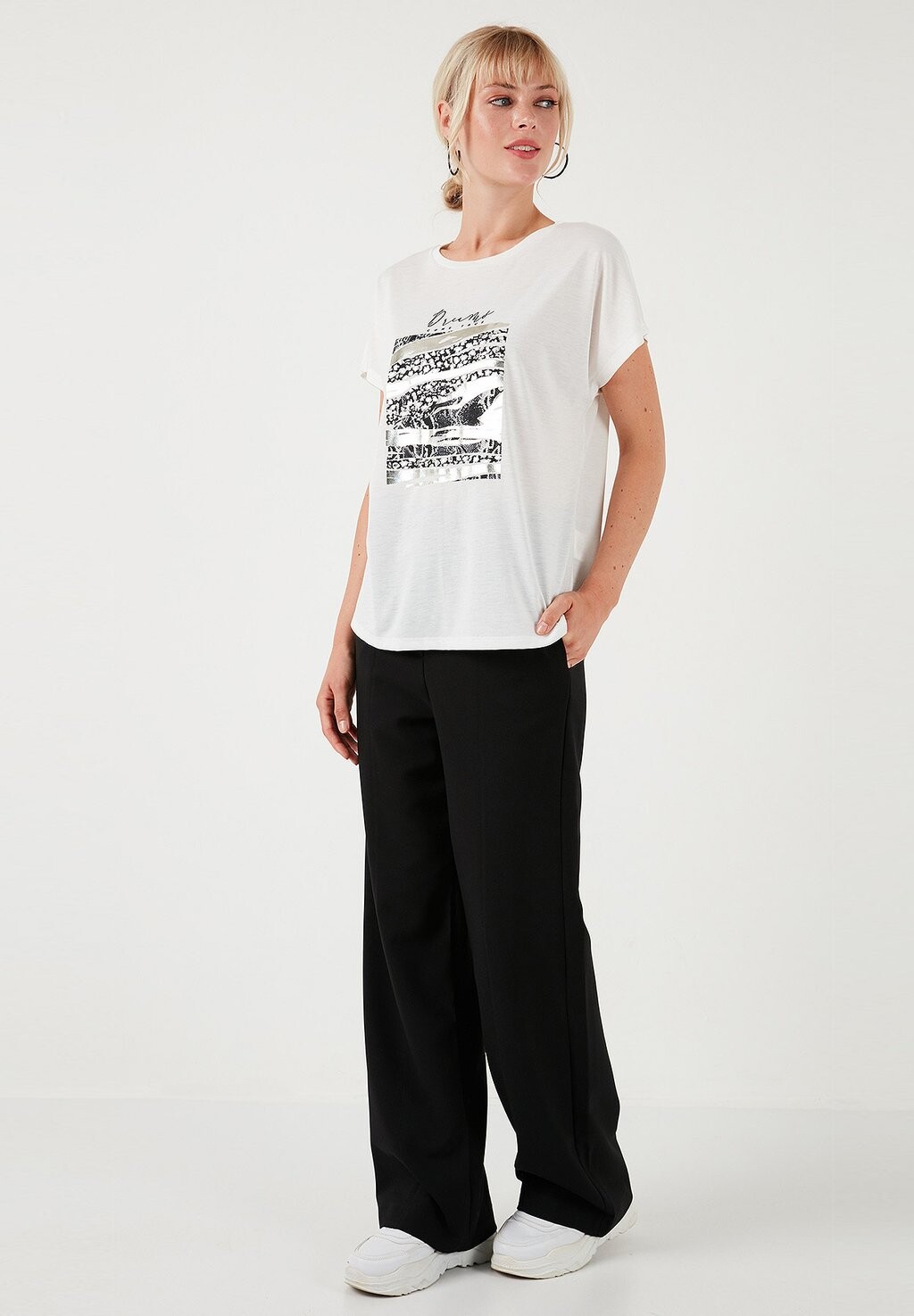 Футболка с принтом REGULAR FIT LELA, кремовый
Футболка с принтом REGULAR FIT LELA, кремовый