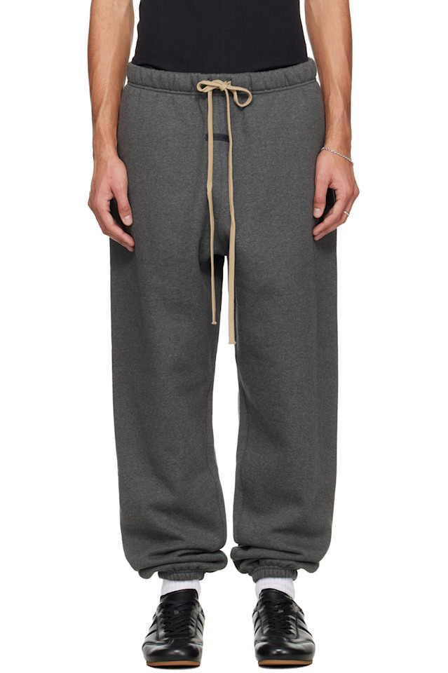 Fear Of God Essentials Классические спортивные штаны для серого праздничного сезона
Fear Of God Essentials Классические спортивные штаны для серого праздничного сезона
