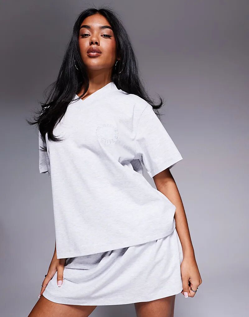 Футболка Weekend Collective Co-ord с V-образным вырезом и вышитым логотипом серого меланжевого цвета, Серый, Футболка Weekend Collective Co-ord с V-образным вырезом и вышитым логотипом серого меланжевого цвета
Футболка Weekend Collective Co-ord с V-образным вырезом и вышитым логотипом серого меланжевого цвета, Серый, Футболка Weekend Collective Co-ord с V-образным вырезом и вышитым логотипом серого меланжевого цвета