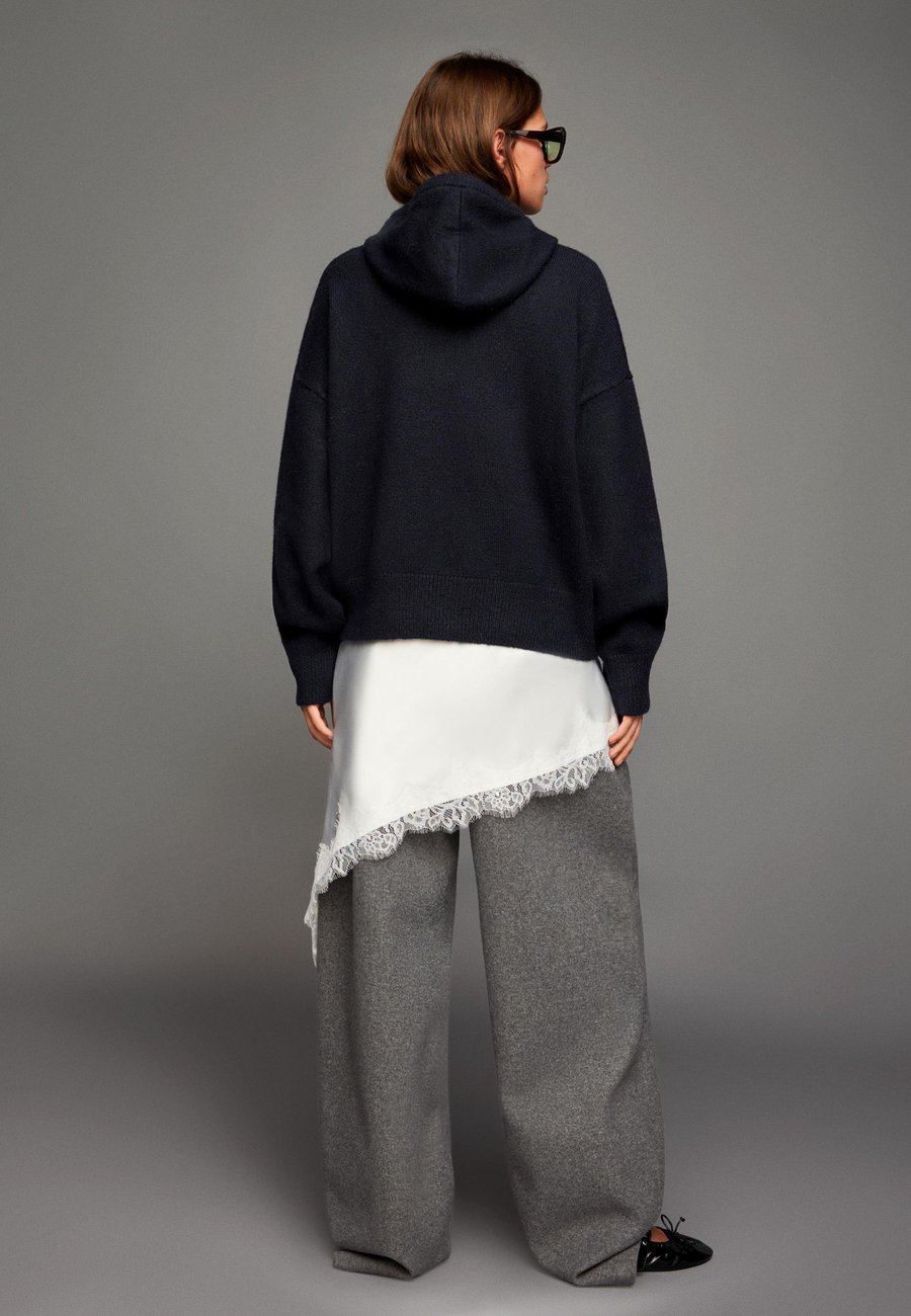 Джемпер Bershka Jumper, Dark Blue
Джемпер Bershka Jumper, Dark Blue