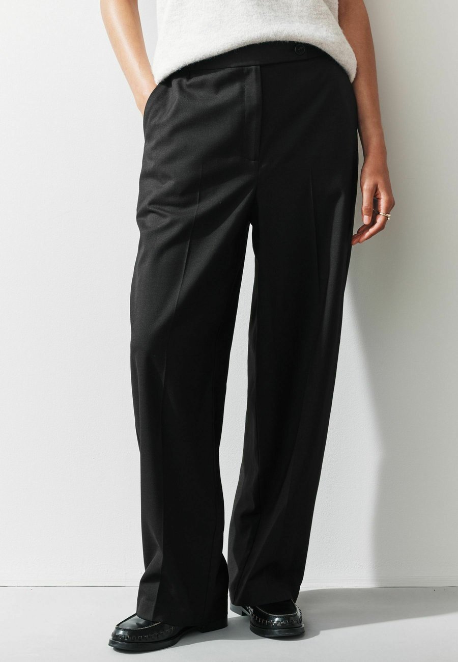 Брюки Next PLEATED FRONT STRAIGHT LEG, Black
Брюки Next PLEATED FRONT STRAIGHT LEG, Black