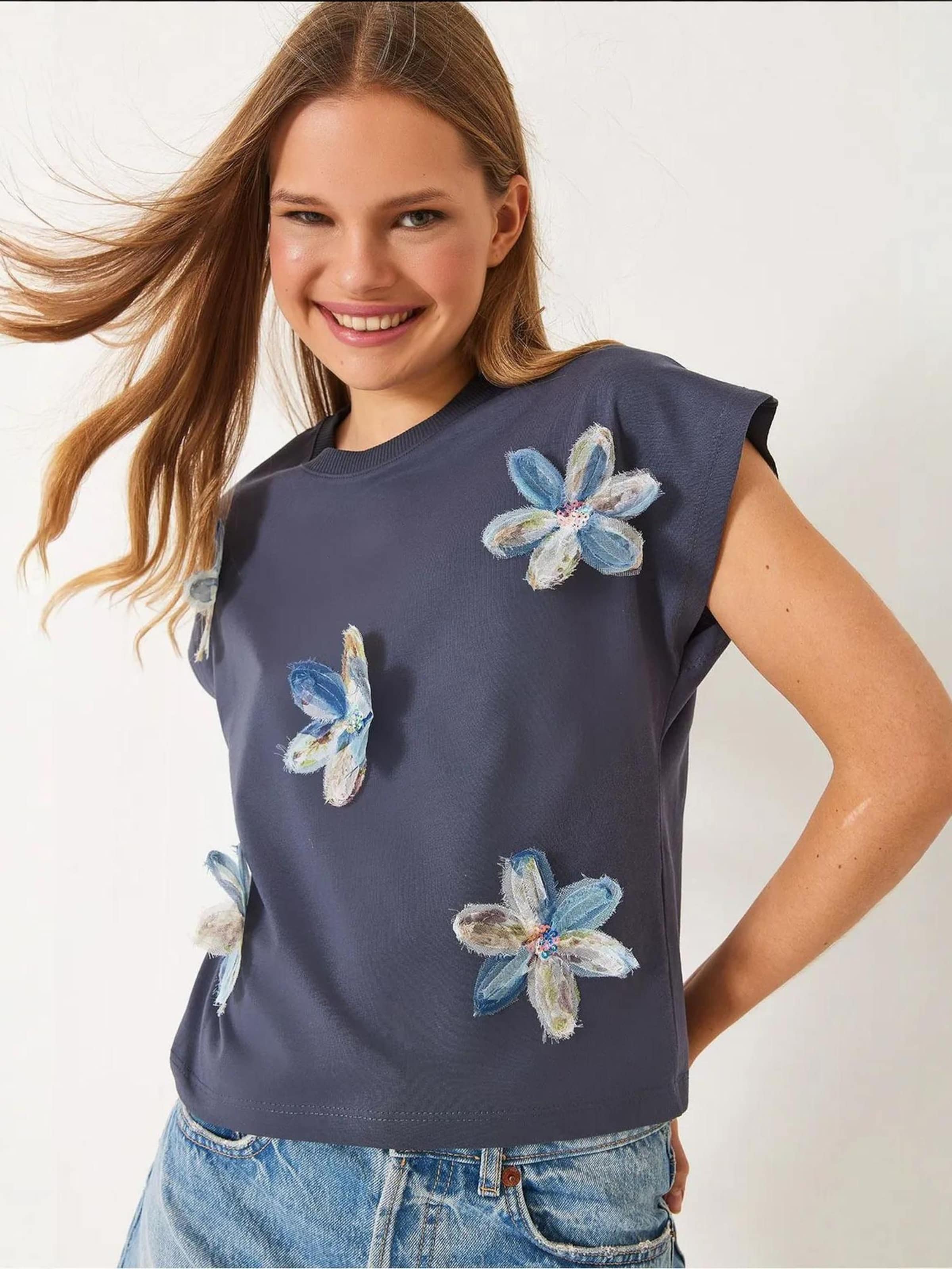 Bianco Lucci Футболка в цвете базальтовый серый
Bianco Lucci Футболка в цвете базальтовый серый