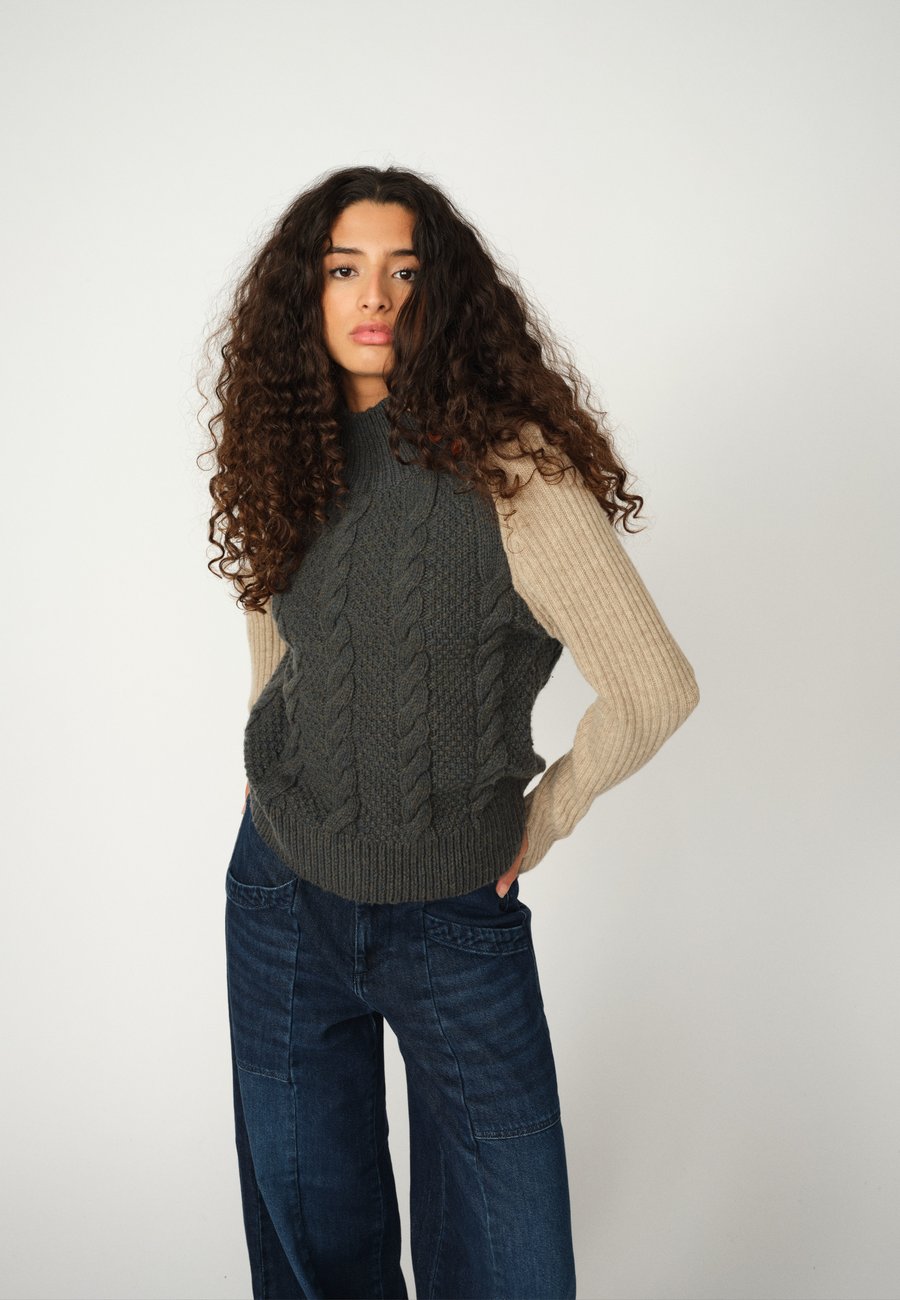 Джемпер HEYANNO Jumper, Deep Forest/Green
Джемпер HEYANNO Jumper, Deep Forest/Green