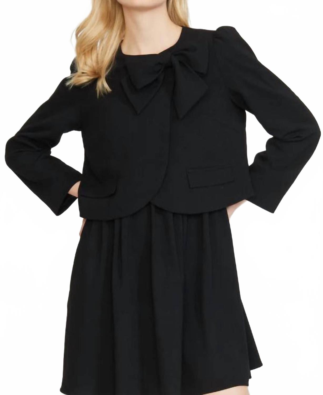 Блузка с бантом в черном цвете Stellah
Блузка с бантом в черном цвете Stellah