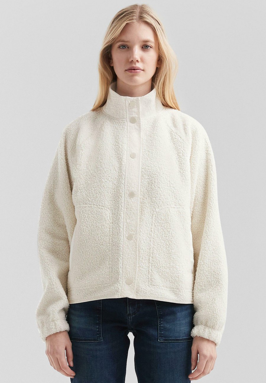 Флисовая куртка QS Fleece jacket, Creme/Off-White
Флисовая куртка QS Fleece jacket, Creme/Off-White