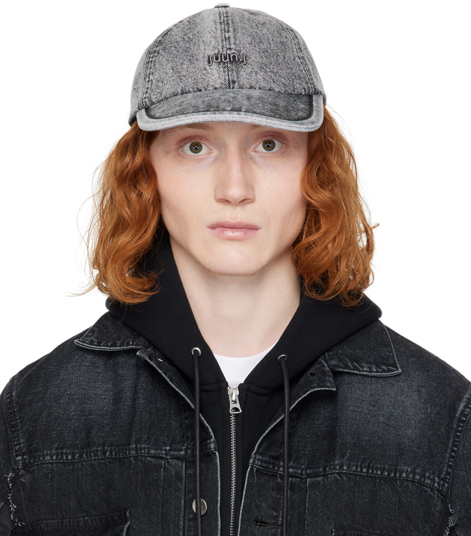 Серая кепка с логотипом Juun.J
Серая кепка с логотипом Juun.J