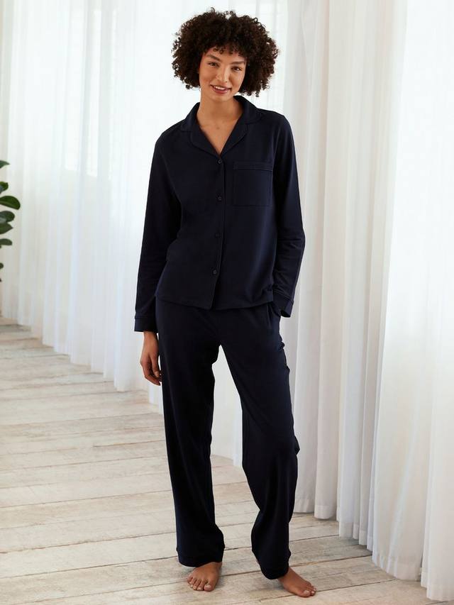 Пижамный комплект из чистой органической хлопковой ткани на пуговицах Chelsea Peers, Navy
Пижамный комплект из чистой органической хлопковой ткани на пуговицах Chelsea Peers, Navy