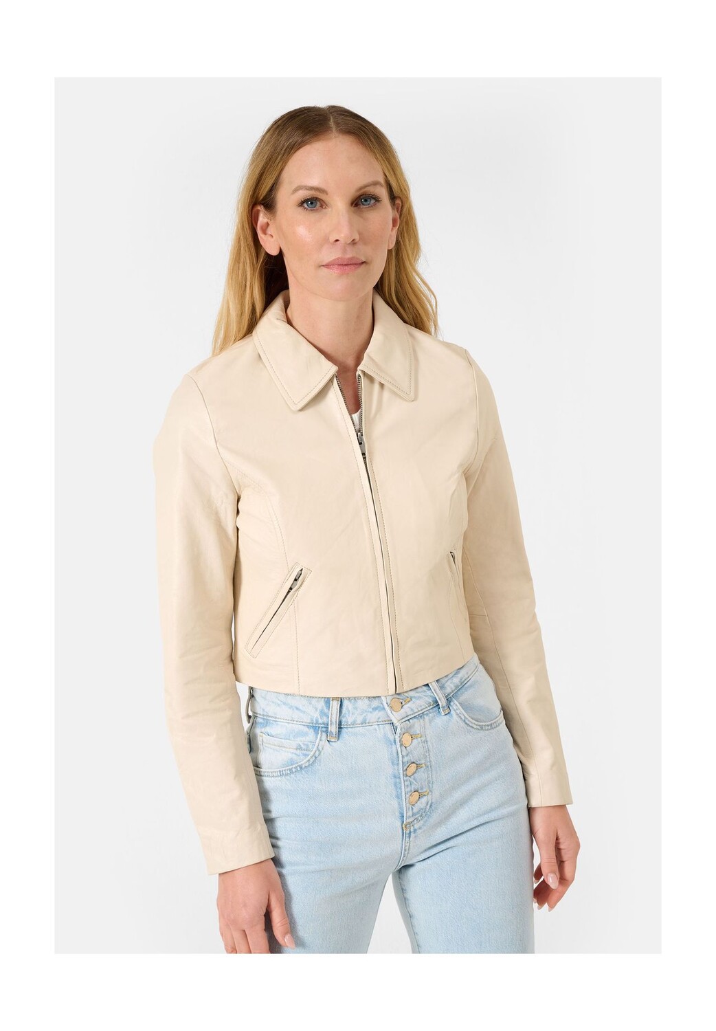 Укороченная женская кожаная куртка Mia с рубашечным воротником RICANO, цвет Tofu
Укороченная женская кожаная куртка Mia с рубашечным воротником RICANO, цвет Tofu