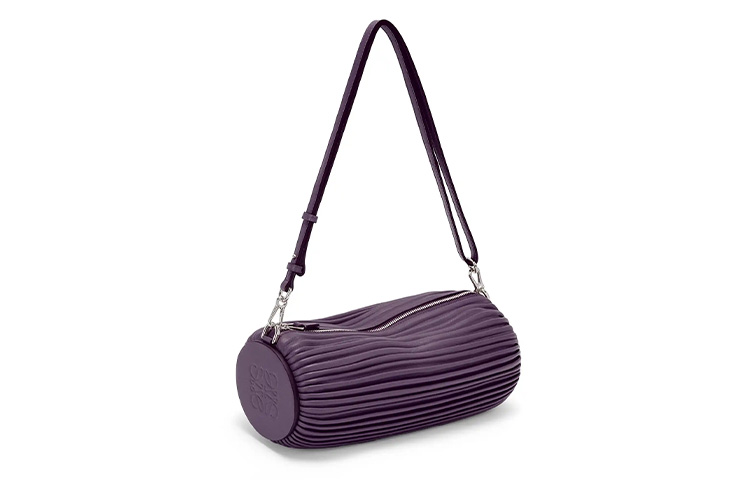 Сумка через плечо из наппа овчины женская фиолетовая LOEWE, Set (Bag+Dust Bag)
Сумка через плечо из наппа овчины женская фиолетовая LOEWE, Set (Bag+Dust Bag)