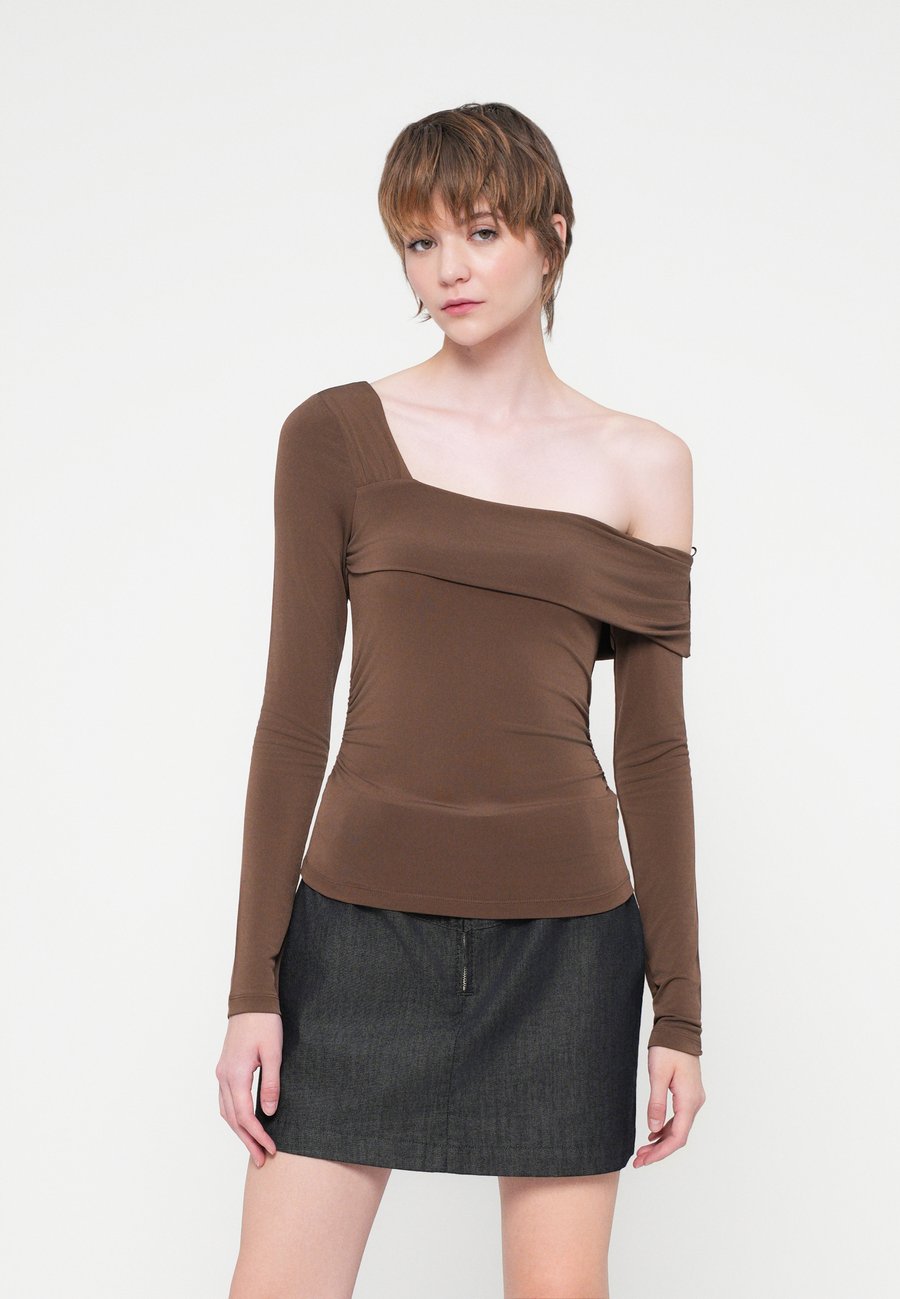 Топ LeGer by Lena Gercke CHARLEEN LONGSLEEVE, Braun/Brown
Топ LeGer by Lena Gercke CHARLEEN LONGSLEEVE, Braun/Brown