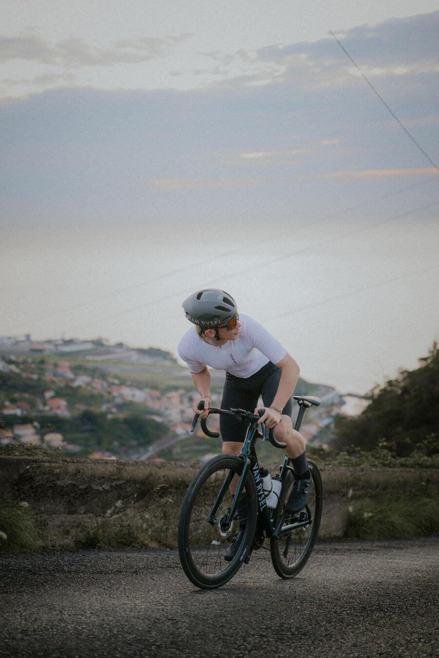 VAN RYSEL Велосипедный шлем для шоссейного велосипеда RCR-F Aero Mips, чёрный/прозрачный
VAN RYSEL Велосипедный шлем для шоссейного велосипеда RCR-F Aero Mips, чёрный/прозрачный