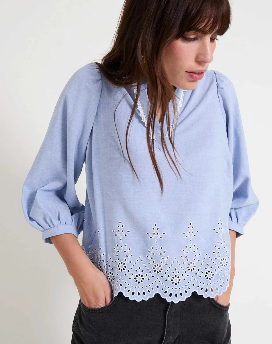 Женская блузка с французскими рукавами и вышивкой по низу Naf Naf, светло-голубой
Женская блузка с французскими рукавами и вышивкой по низу Naf Naf, светло-голубой
