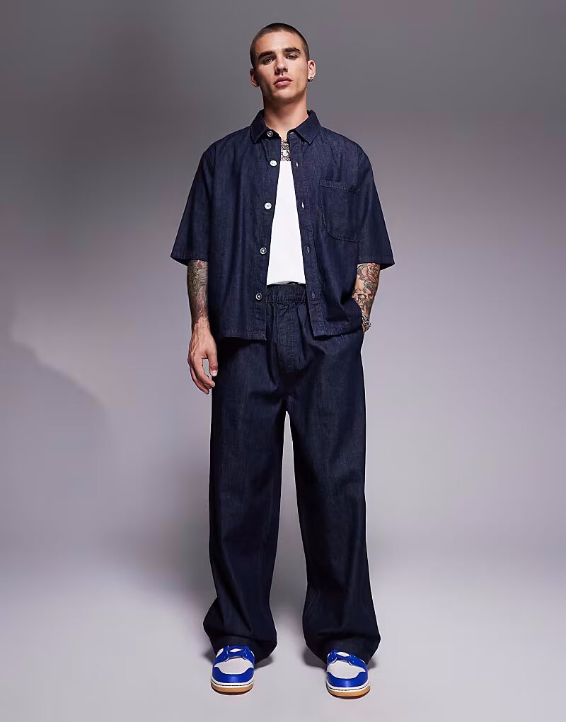 Мешковатые джинсы Bershka с завязкой на талии цвета индиго
Мешковатые джинсы Bershka с завязкой на талии цвета индиго