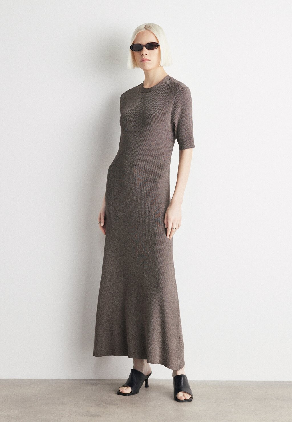 Трикотажное платье Gestuz, серый
Трикотажное платье Gestuz, серый