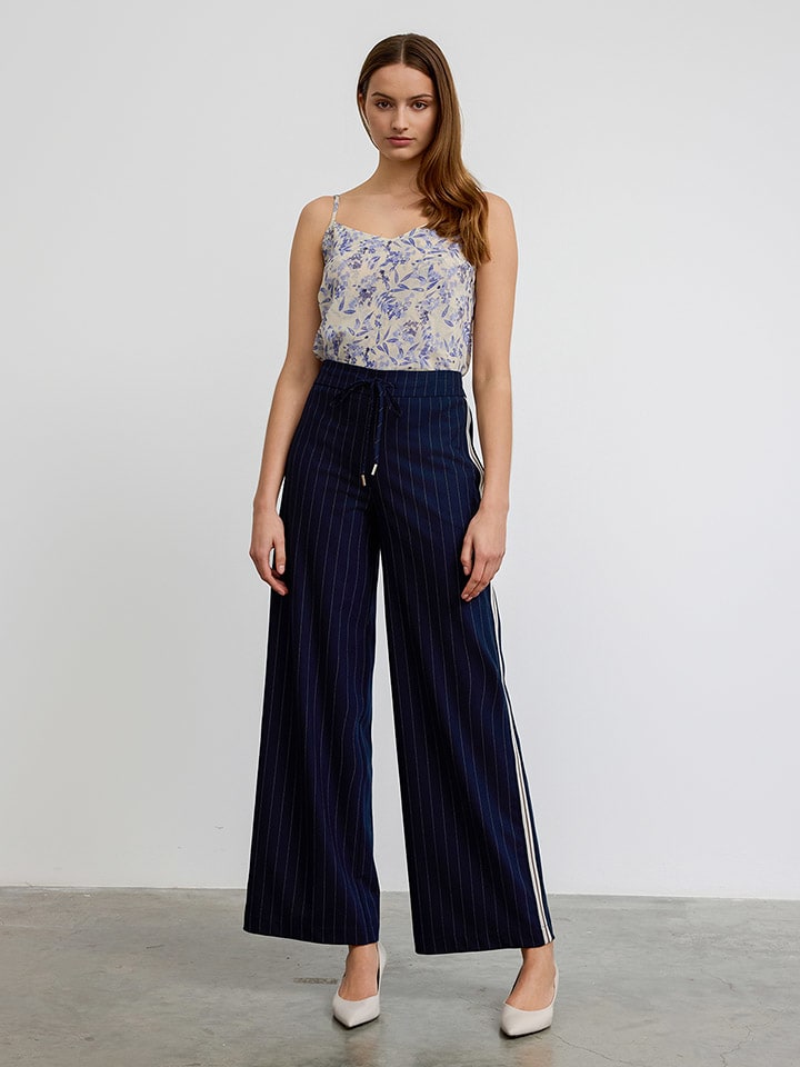 Тканевые брюки BGN, темно-синий
Тканевые брюки BGN, темно-синий