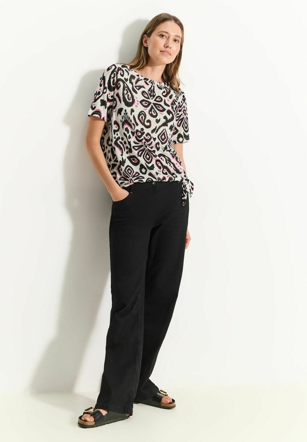 Футболка с принтом KNOTEN Cecil, кремовый
Футболка с принтом KNOTEN Cecil, кремовый