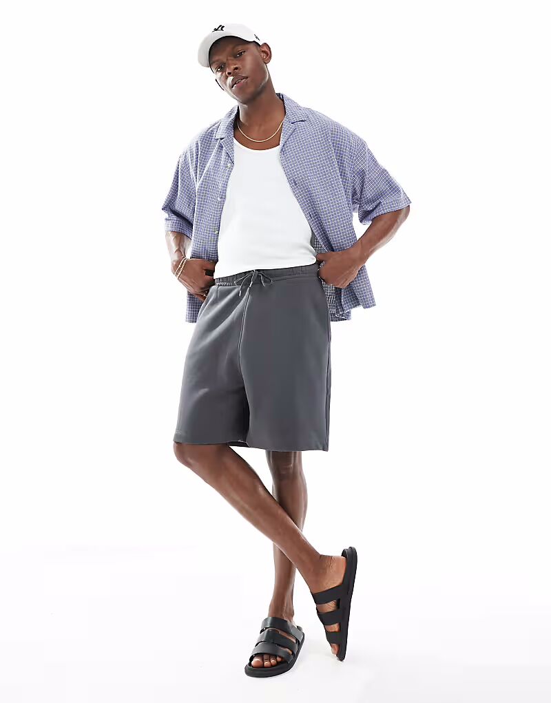 Шорты средней длины оверсайз ASOS DESIGN Essential в угольно-черном цвете
Шорты средней длины оверсайз ASOS DESIGN Essential в угольно-черном цвете