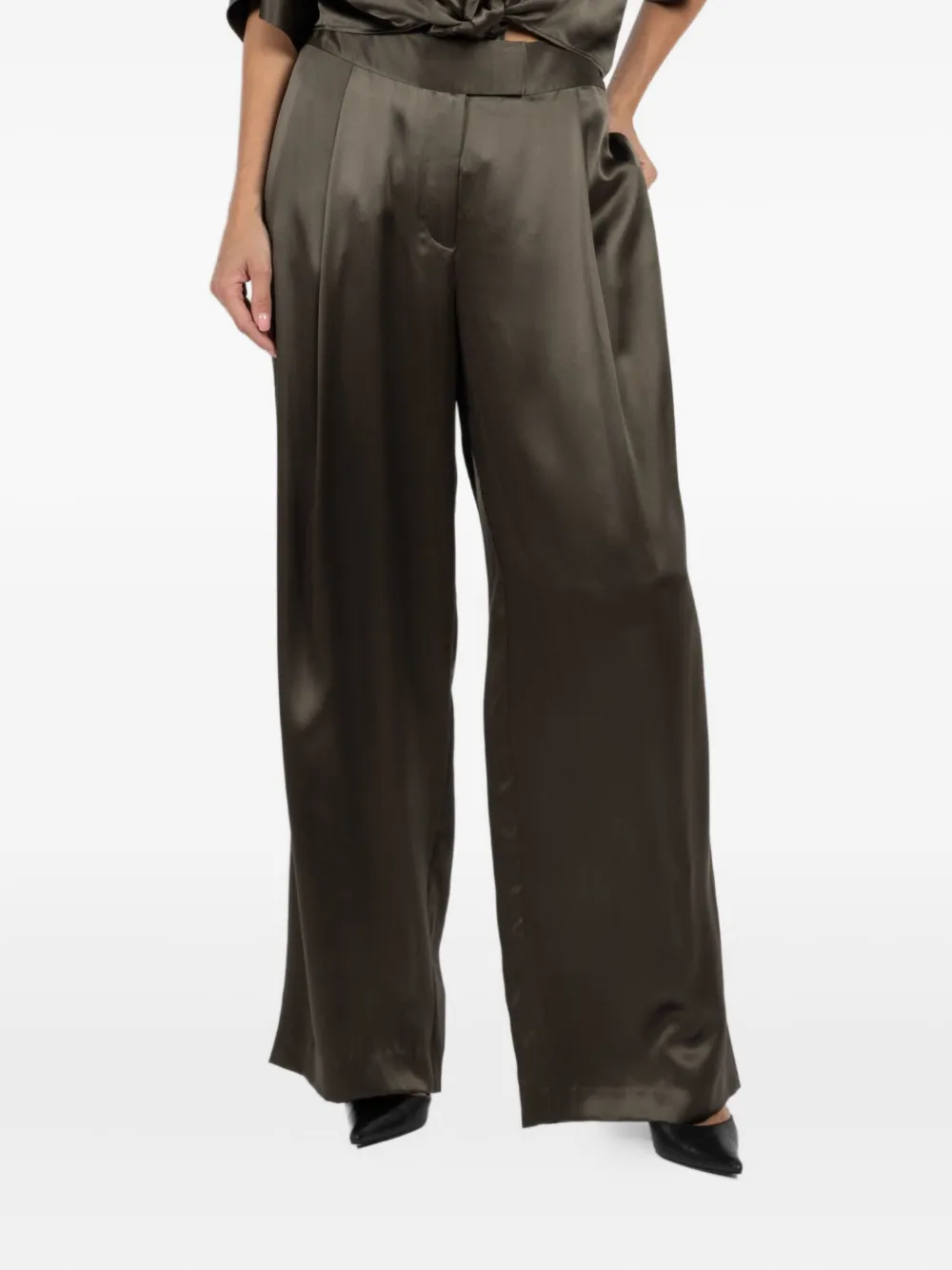 Плиссированные брюки с атласным эффектом The Sei, зеленый
Плиссированные брюки с атласным эффектом The Sei, зеленый