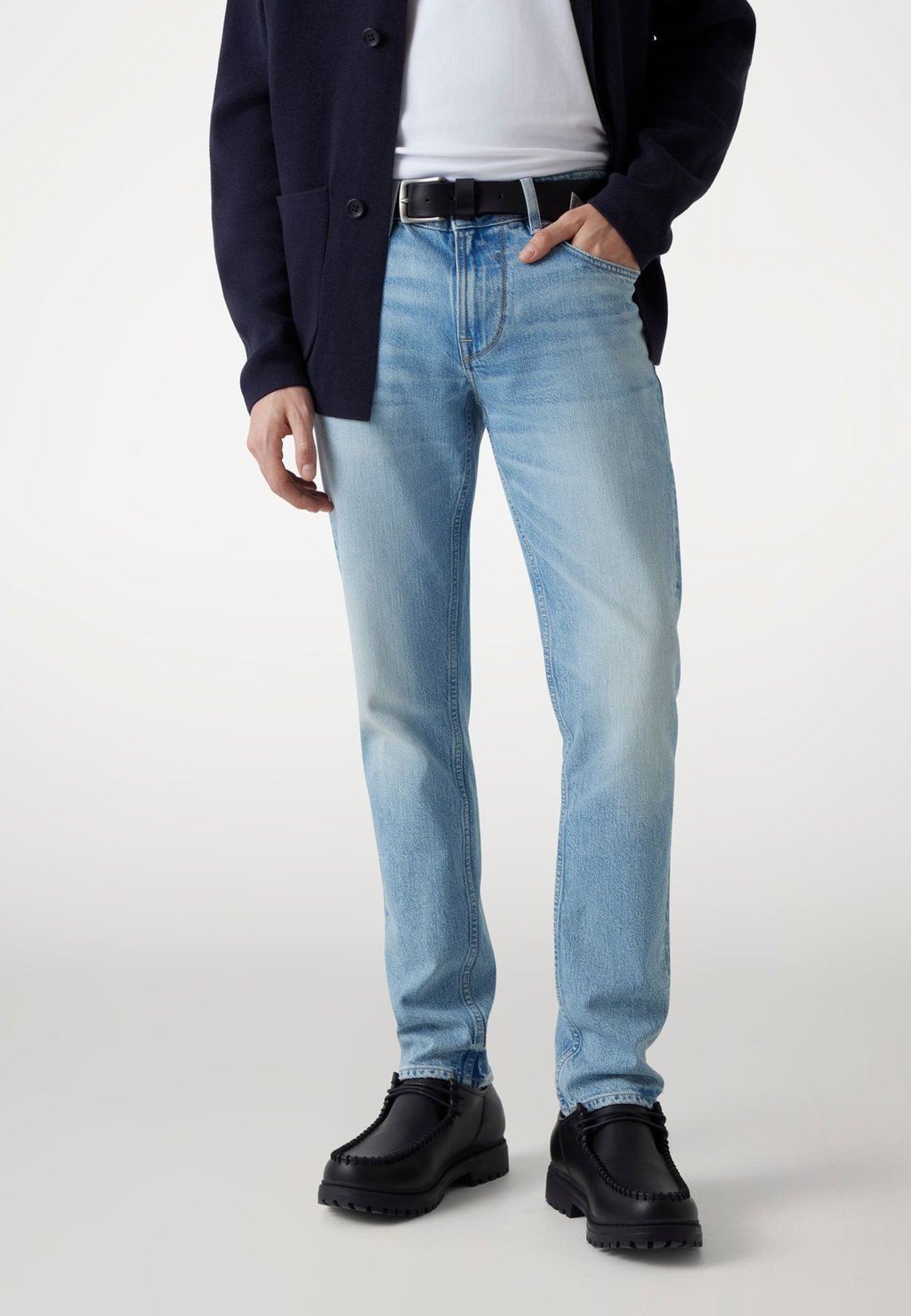 Джинсы прямого кроя Guess, светло-голубой
Джинсы прямого кроя Guess, светло-голубой