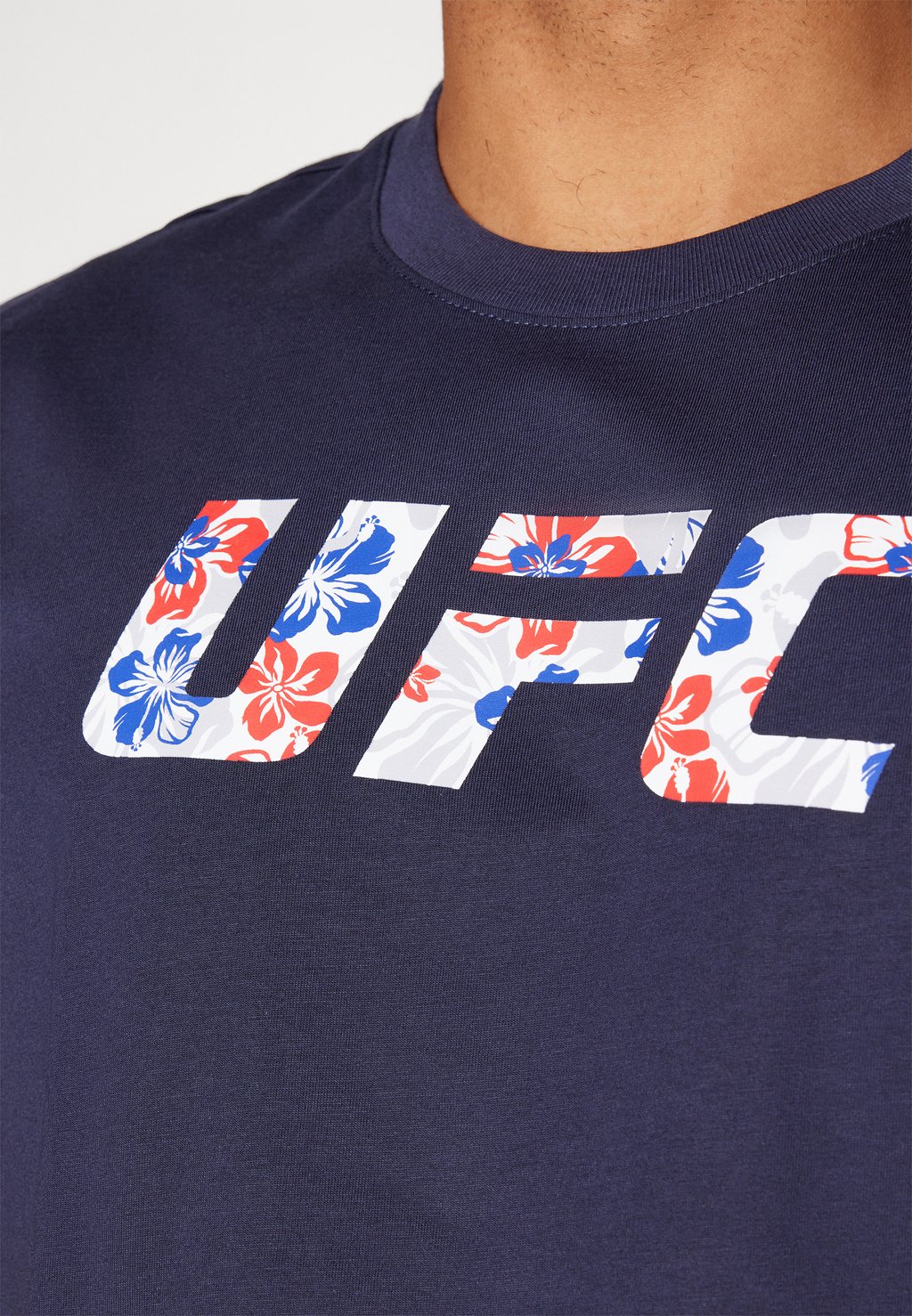 Футболка с принтом UFC UNRIVALED CLASSIC FOR MENS MAX HOLLOWAY Venum, темно-синий
Футболка с принтом UFC UNRIVALED CLASSIC FOR MENS MAX HOLLOWAY Venum, темно-синий