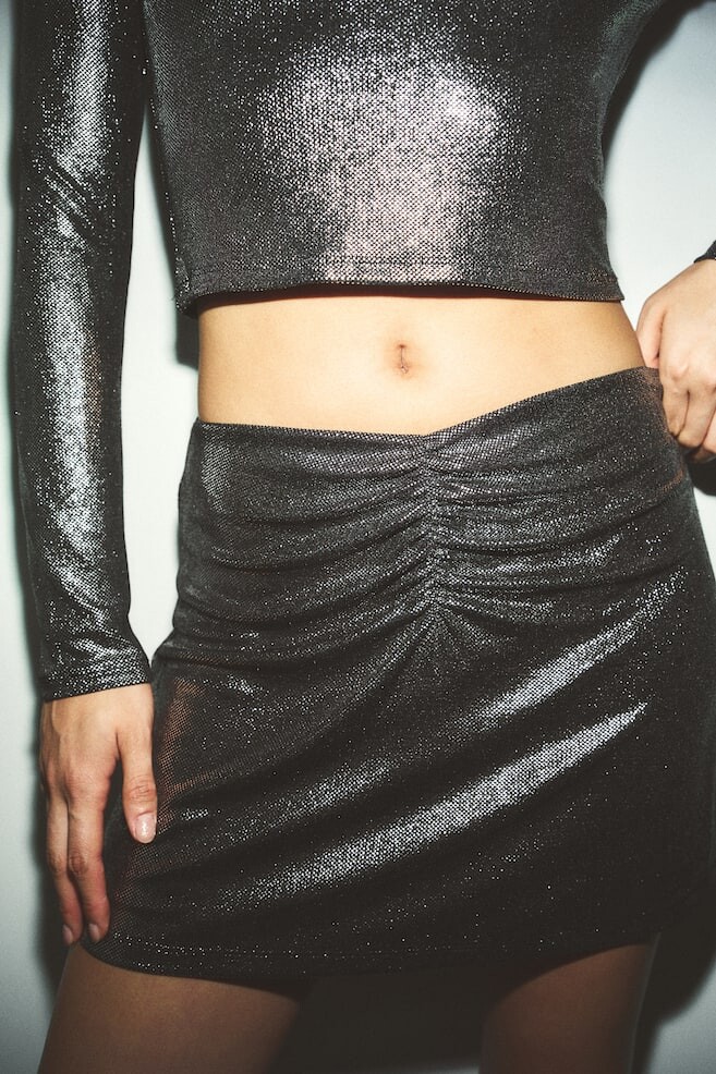 Мерцающая мини юбка H&M, черный
Мерцающая мини юбка H&M, черный
