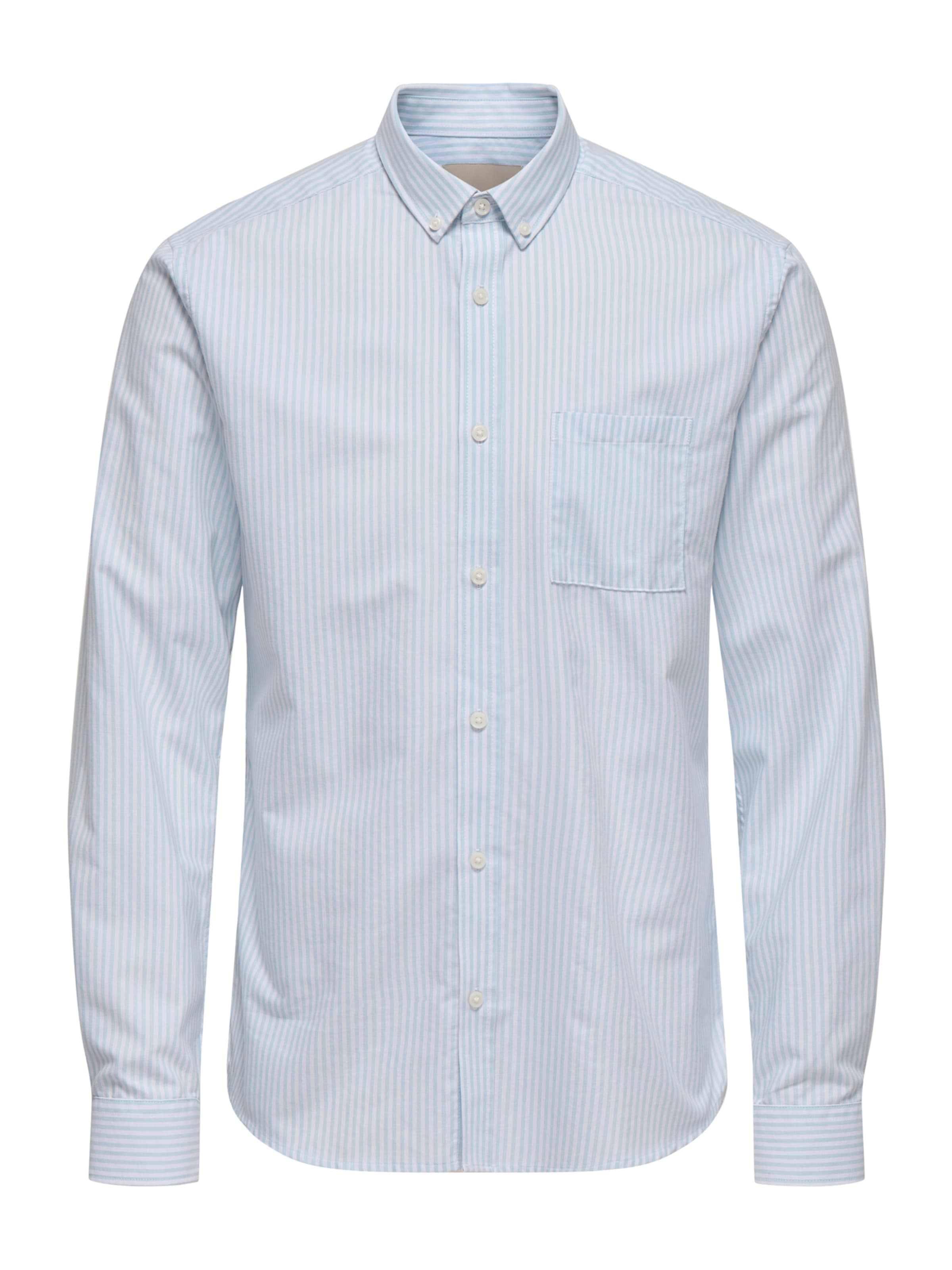 Only & Sons Рубашка 'ONSAlvaro' в белом цвете, приталенная, на пуговицах
Only & Sons Рубашка 'ONSAlvaro' в белом цвете, приталенная, на пуговицах