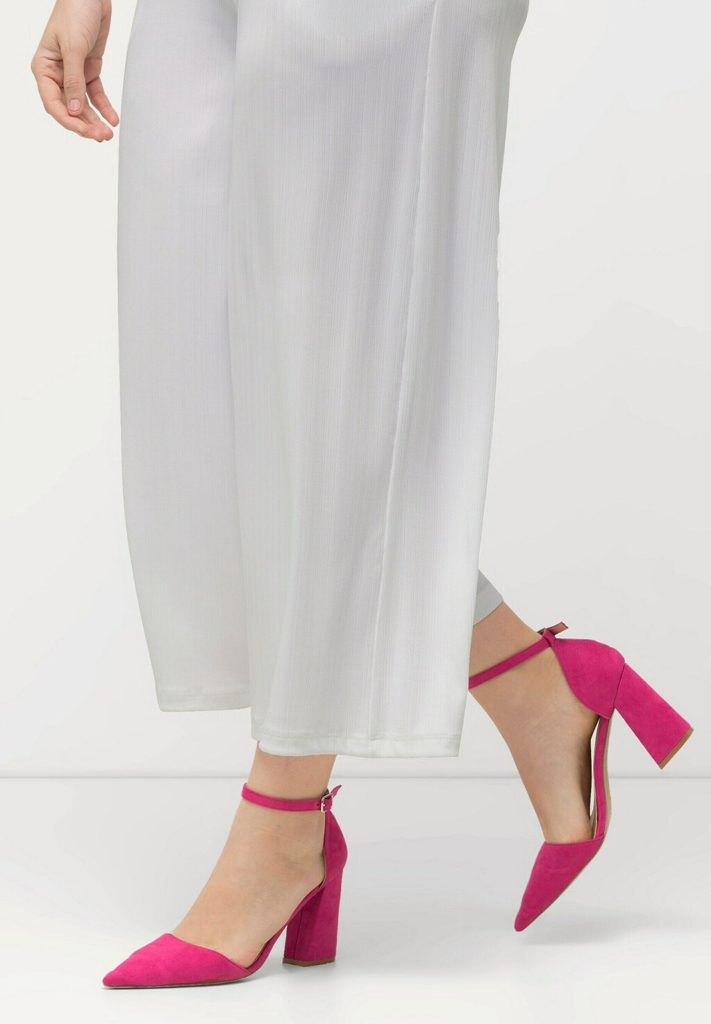 Брюки CULOTTE, STRUCTUUR, KUITLANG, RECHTE PIJPEN, ELASTISCHE BAND Ulla Popken, белый
Брюки CULOTTE, STRUCTUUR, KUITLANG, RECHTE PIJPEN, ELASTISCHE BAND Ulla Popken, белый