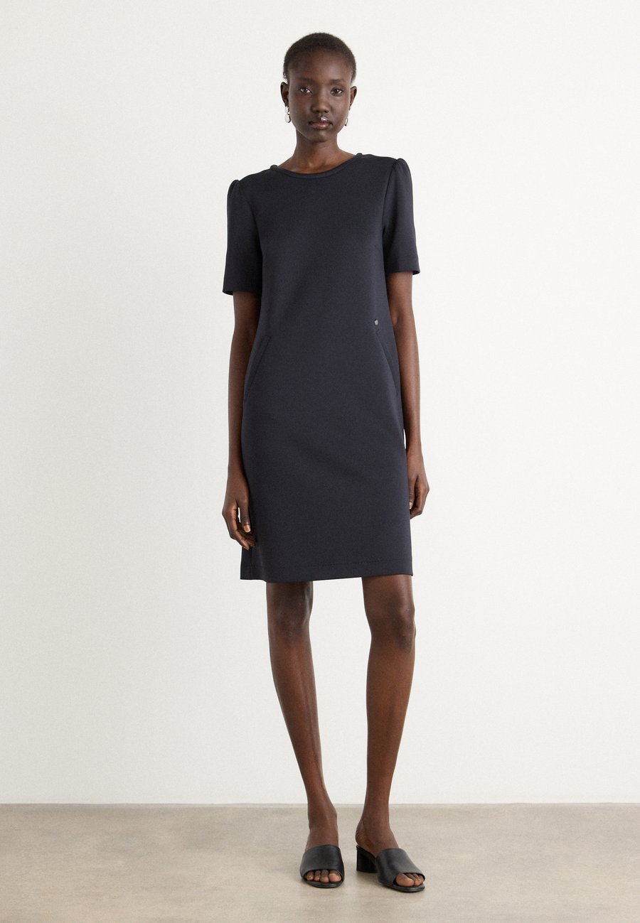 Платье Marc Cain Jersey dress, Black
Платье Marc Cain Jersey dress, Black