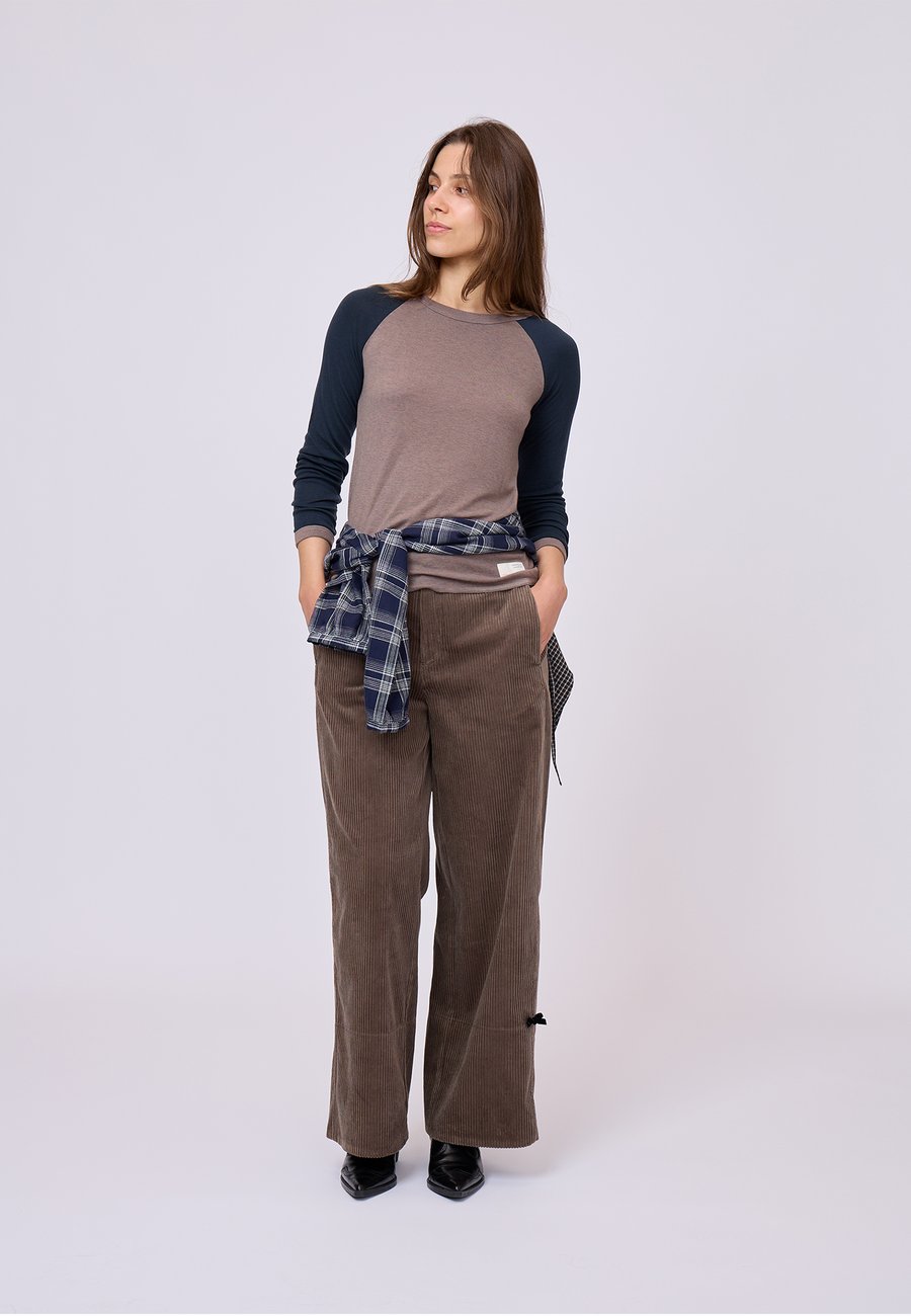 Топ Odd Molly GAMZE, Navy Chocolate/Dark Blue
Топ Odd Molly GAMZE, Navy Chocolate/Dark Blue