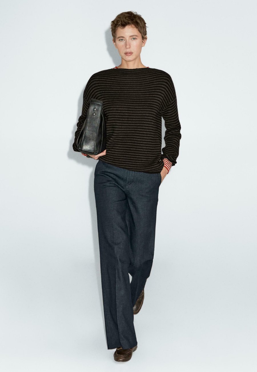 Джемпер Massimo Dutti STRIPED LONG SLEEVE , Dark Brown
Джемпер Massimo Dutti STRIPED LONG SLEEVE , Dark Brown