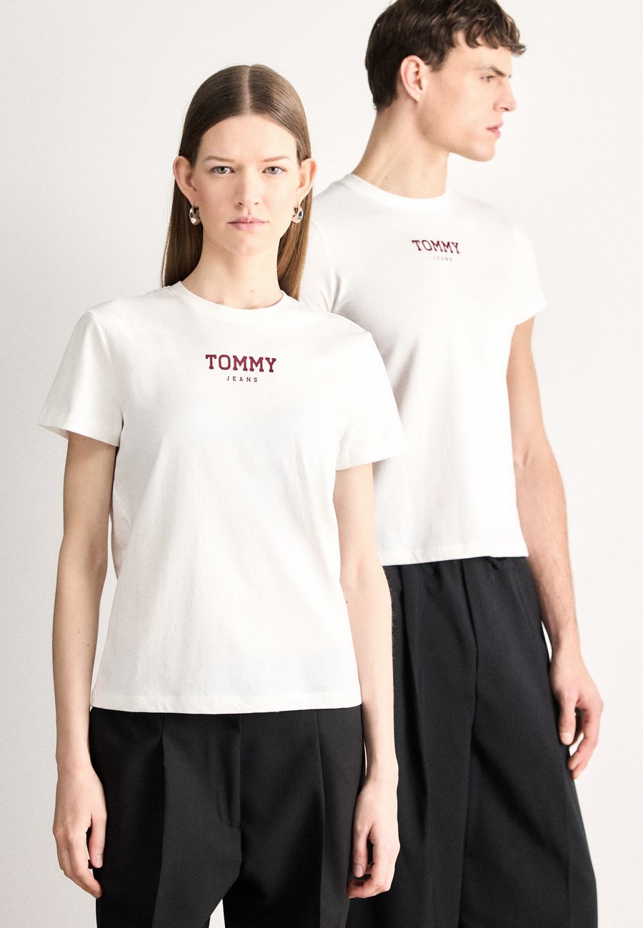 Футболка Tommy Jeans ESSENTIAL LOGO TEE UNISEX, Ecru/Off-White, Белый, Футболка Tommy Jeans ESSENTIAL LOGO TEE UNISEX, Ecru/Off-White
Футболка Tommy Jeans ESSENTIAL LOGO TEE UNISEX, Ecru/Off-White, Белый, Футболка Tommy Jeans ESSENTIAL LOGO TEE UNISEX, Ecru/Off-White