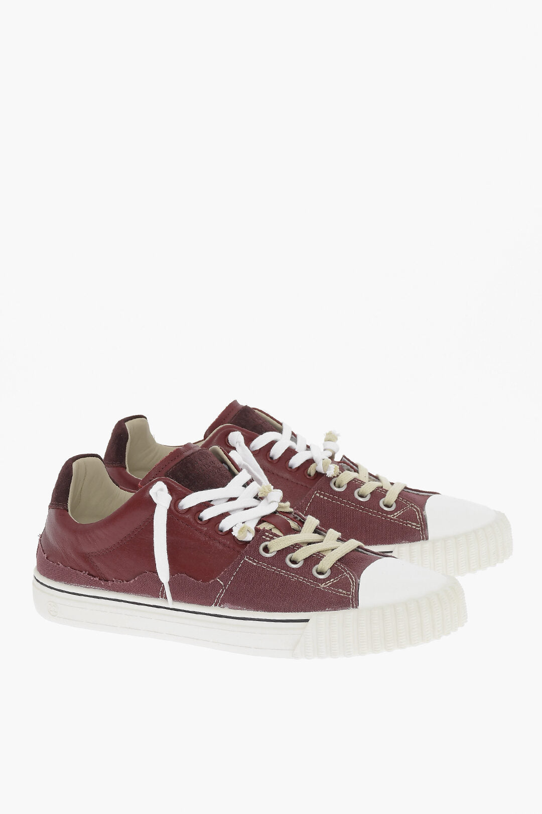 Низкие кроссовки Maison Margiela Mm22 из кожи и ткани New Evolution, цвет burgundy
Низкие кроссовки Maison Margiela Mm22 из кожи и ткани New Evolution, цвет burgundy