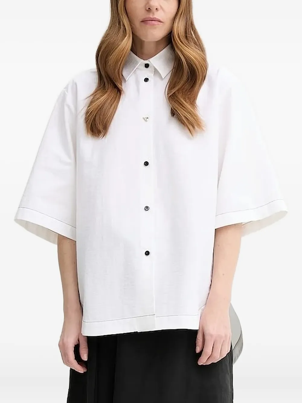 Рубашка с короткими рукавами и закругленным подолом AERON, белый
Рубашка с короткими рукавами и закругленным подолом AERON, белый