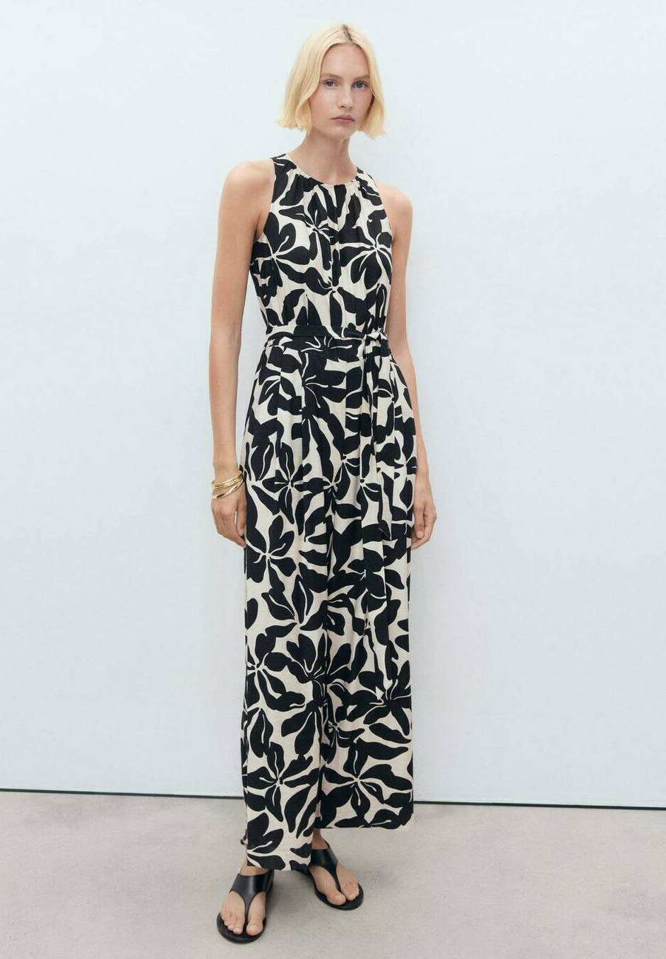 Комбинезон Mango, черный
Комбинезон Mango, черный