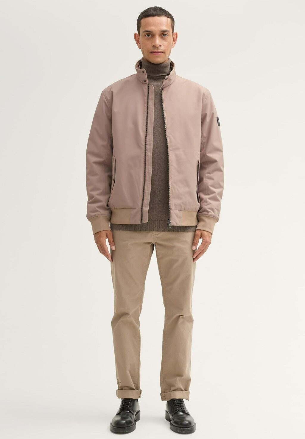 Куртка-бомбер MIT STEHKRAGEN TOM TAILOR, серо-коричневый
Куртка-бомбер MIT STEHKRAGEN TOM TAILOR, серо-коричневый