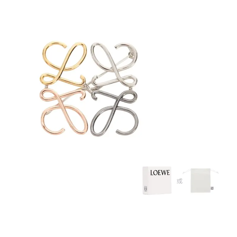 Брошь-анаграмма LOEWE
Брошь-анаграмма LOEWE