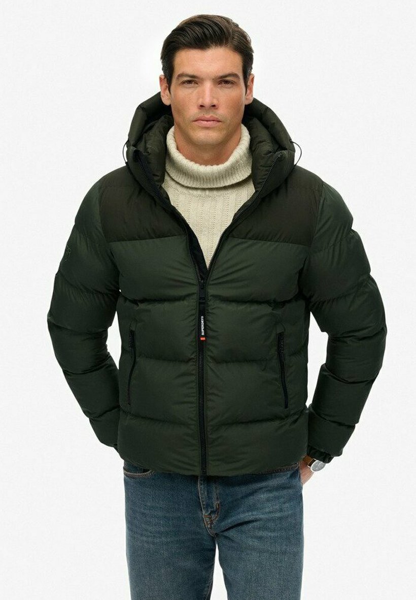 Куртка Superdry & Co BLOCK HOODED PUFFER, Surplus Goods Olive Green/Green
Куртка Superdry & Co BLOCK HOODED PUFFER, Surplus Goods Olive Green/Green