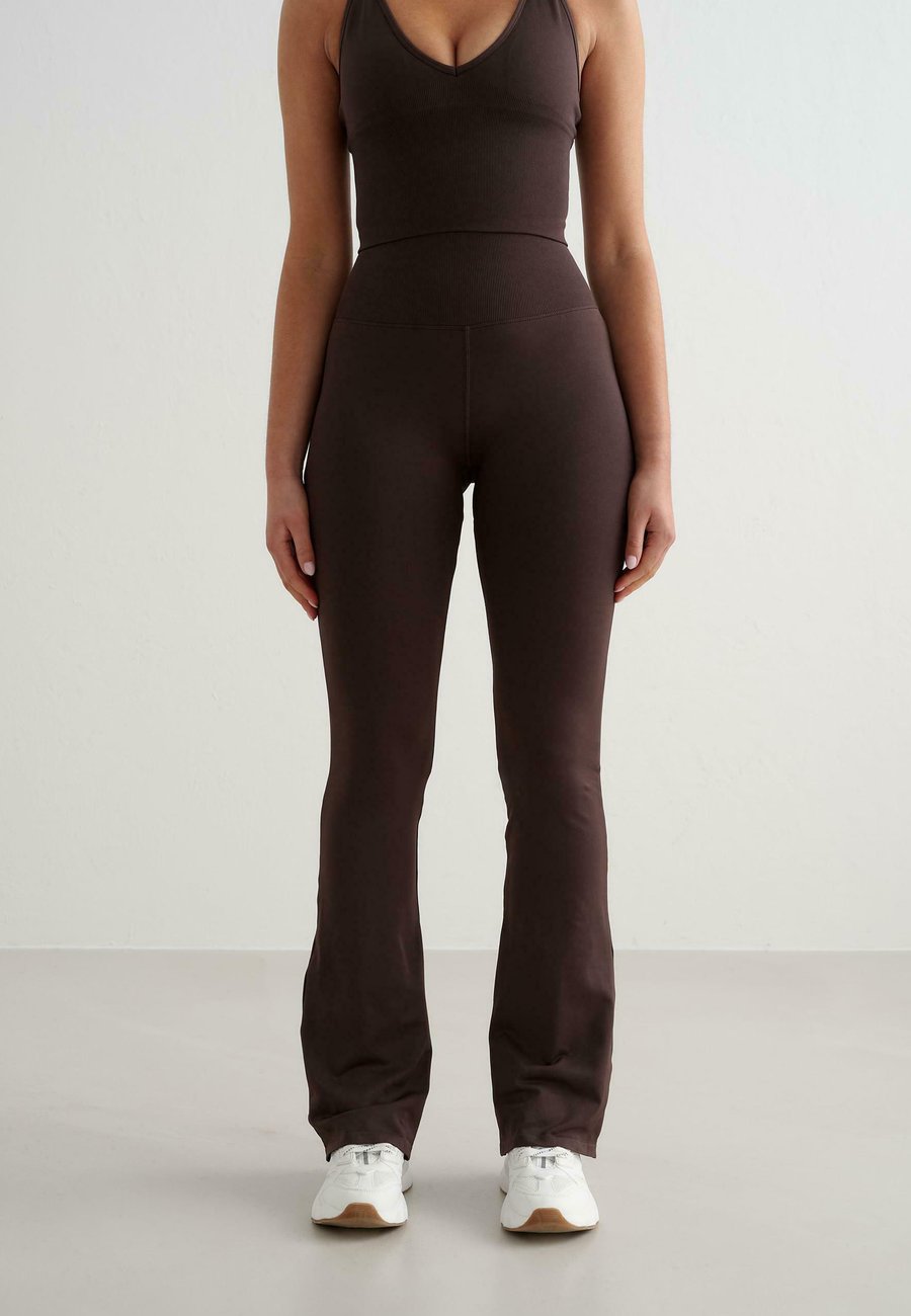 Брюки aim’n SEAMLESS FLARE , Brown
Брюки aim’n SEAMLESS FLARE , Brown