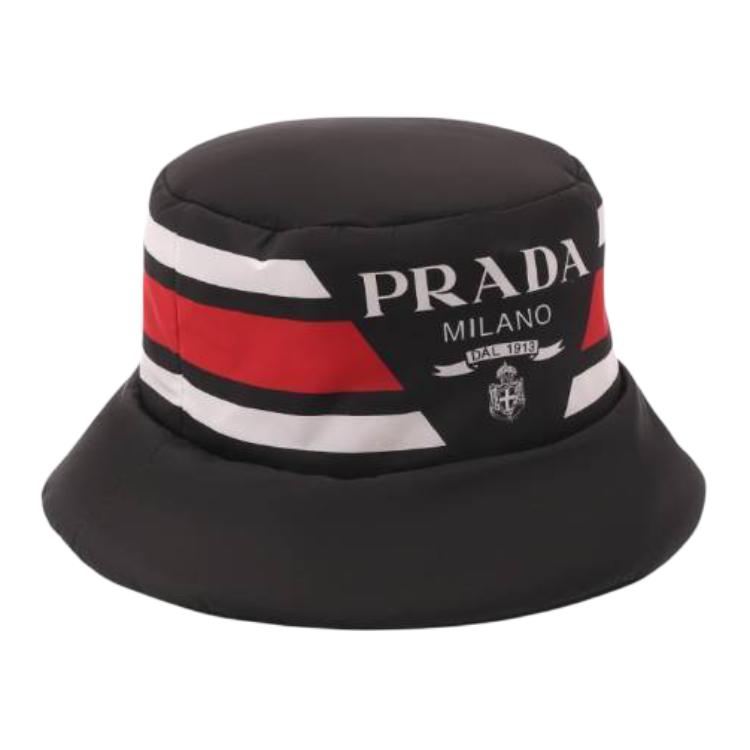 Нейлоновая кепка-ведро с логотипом PRADA
Нейлоновая кепка-ведро с логотипом PRADA