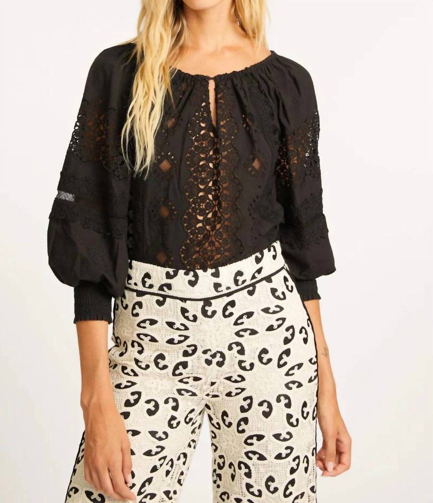 Топ Sybille в черном цвете CABALLERO
Топ Sybille в черном цвете CABALLERO