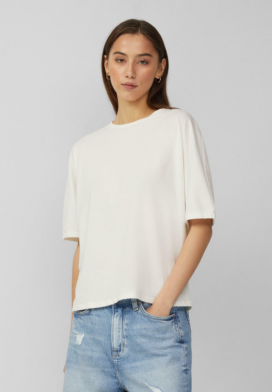 Футболка QS LOOSE FIT MIT GUMMIBUND AN DEN ÄRMELN, Creme/Off-White, Белый, Футболка QS LOOSE FIT MIT GUMMIBUND AN DEN ÄRMELN, Creme/Off-White
Футболка QS LOOSE FIT MIT GUMMIBUND AN DEN ÄRMELN, Creme/Off-White, Белый, Футболка QS LOOSE FIT MIT GUMMIBUND AN DEN ÄRMELN, Creme/Off-White