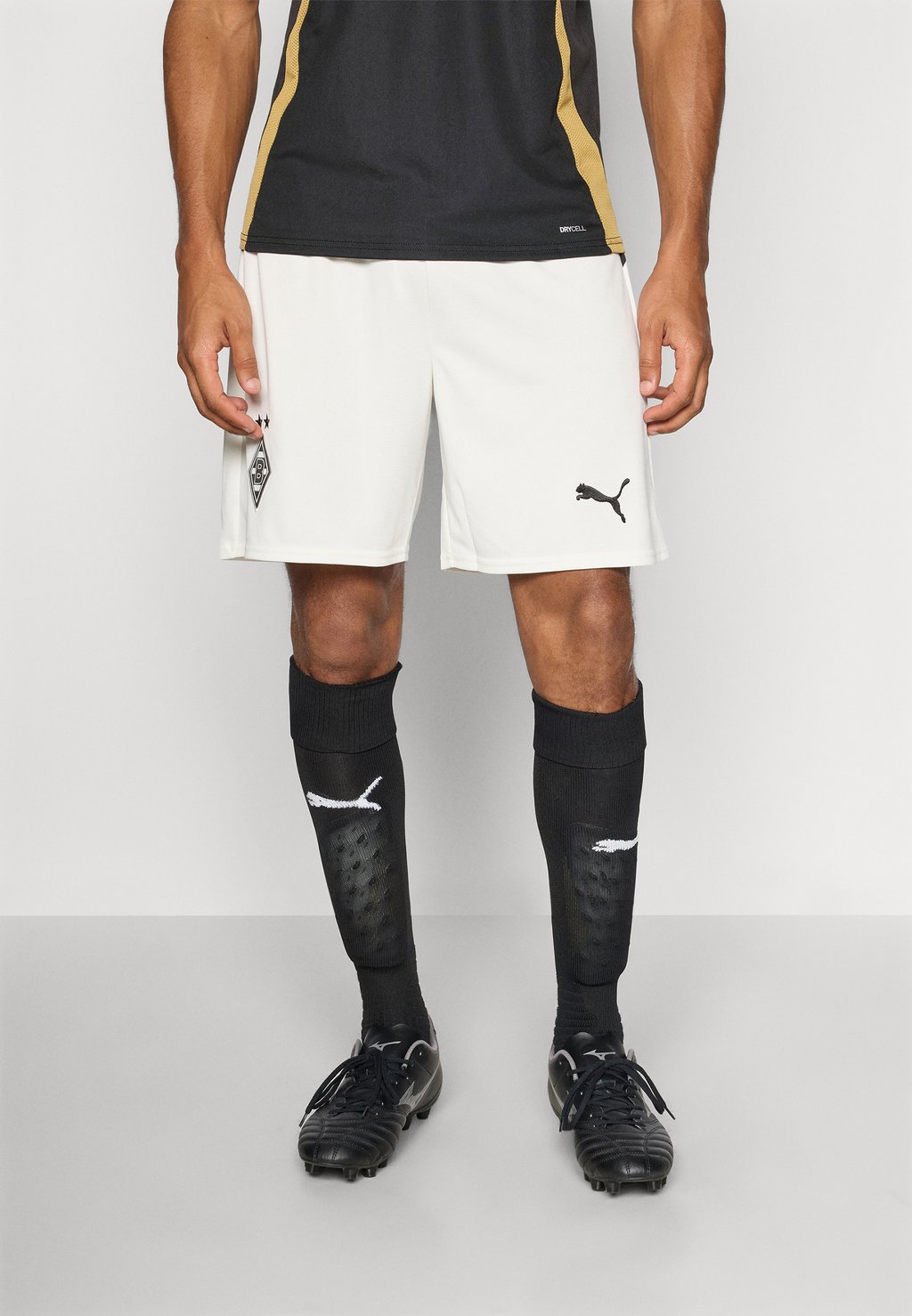 Спортивные шорты BMG SHORTS REPLICA - Club wear Puma, белый 
Спортивные шорты BMG SHORTS REPLICA - Club wear Puma, белый