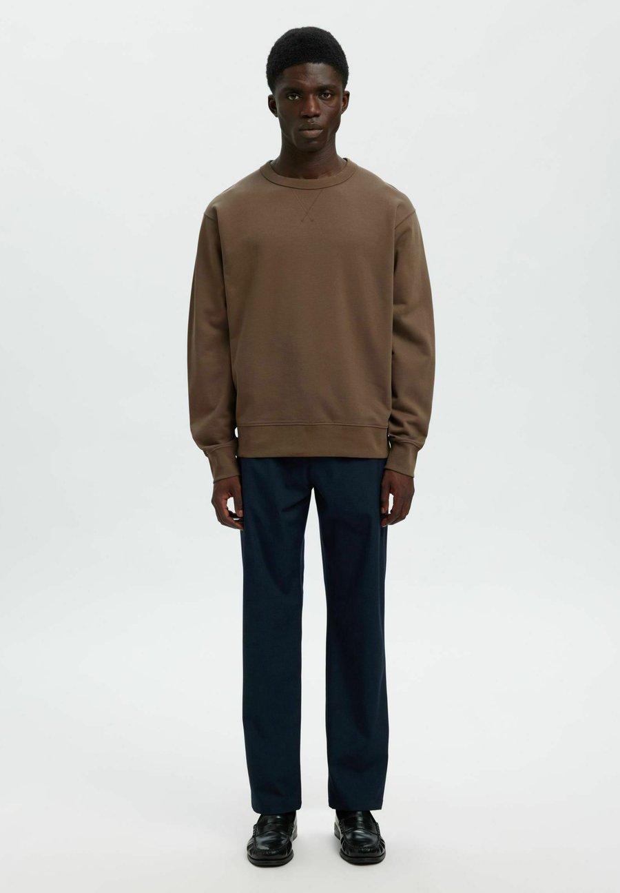 Толстовка Selected Homme SLHRELAXLUKE CREW NECK, Chocolate Chip/Dark Brown, Коричневый, Толстовка Selected Homme SLHRELAXLUKE CREW NECK, Chocolate Chip/Dark Brown
Толстовка Selected Homme SLHRELAXLUKE CREW NECK, Chocolate Chip/Dark Brown, Коричневый, Толстовка Selected Homme SLHRELAXLUKE CREW NECK, Chocolate Chip/Dark Brown
