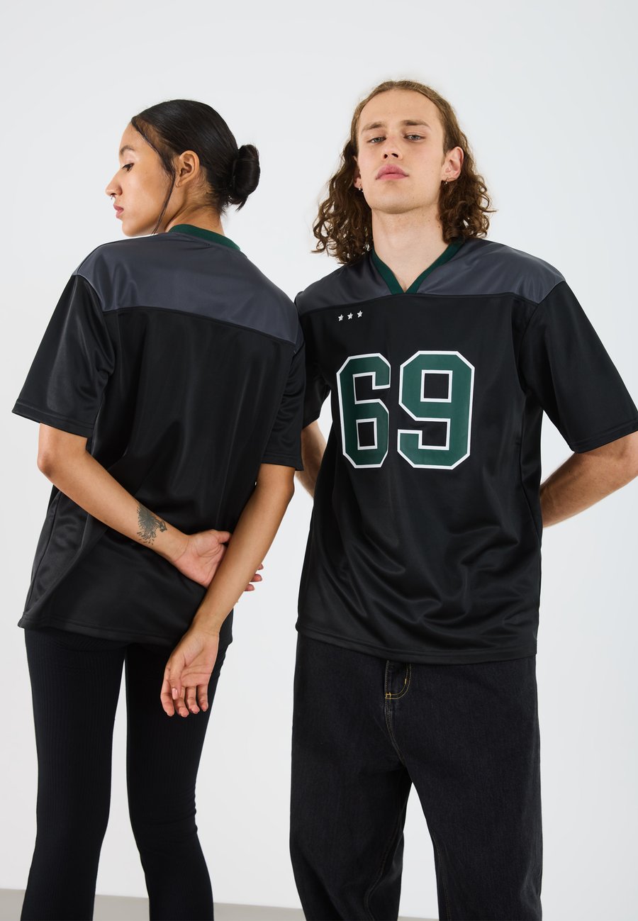 Футболка YOURTURN UNISEX, Black/Green/Black
Футболка YOURTURN UNISEX, Black/Green/Black