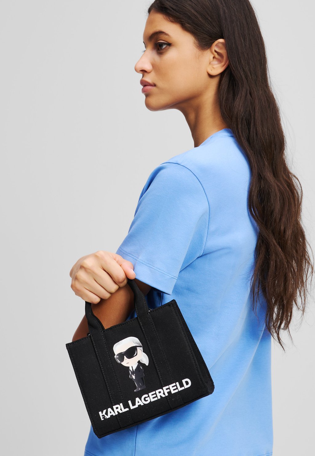 Сумка IKON SQUARE MINI TOTE KARL LAGERFELD, черный
Сумка IKON SQUARE MINI TOTE KARL LAGERFELD, черный