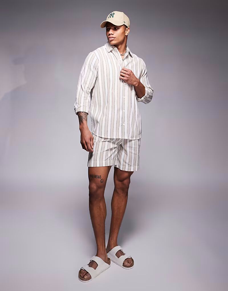 Пляжные шорты South Beach на завязках в бежево-белую полоску
Пляжные шорты South Beach на завязках в бежево-белую полоску